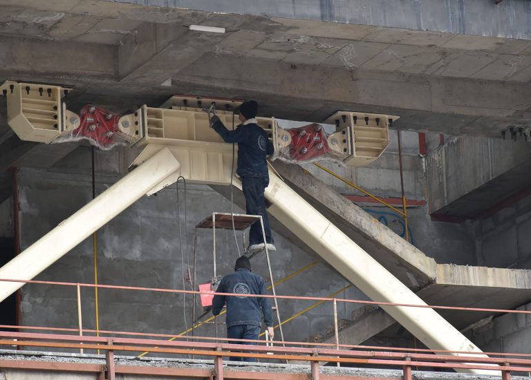 عملیات نصب دمپرهای کاهنده انرژی زلزله