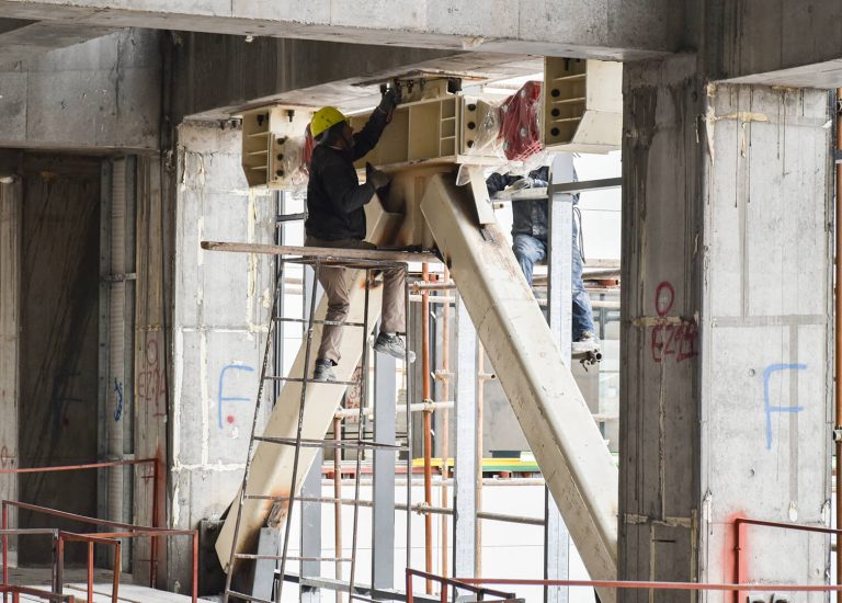 عملیات نصب دمپرهای کاهنده انرژی زلزله