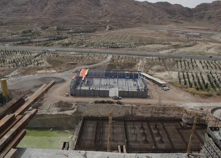 عملیات ساخت سوله موقت انبار