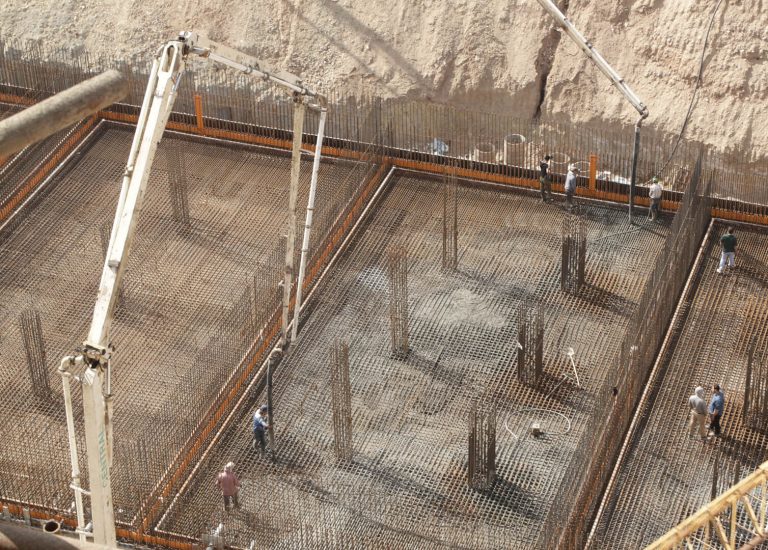 بتن ربزی منابع آب با گنجایش 5000000 لیتر