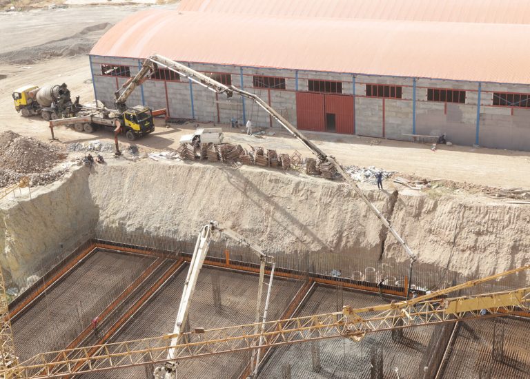 بتن ربزی منابع آب با گنجایش 5000000 لیتر